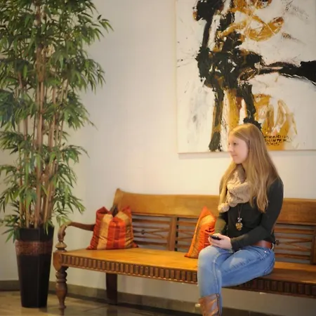 塞热西恩托尔酒店 酒店